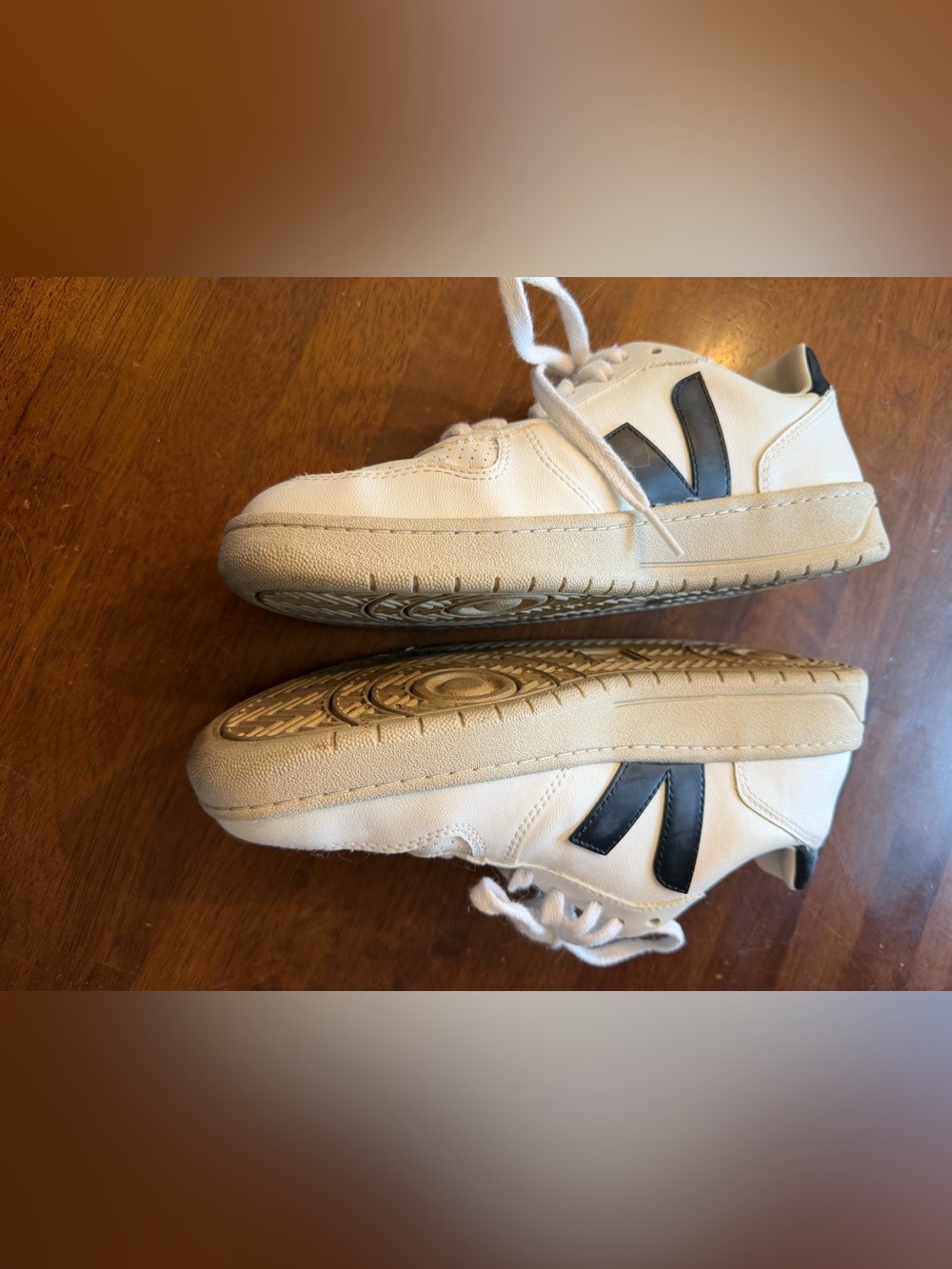 Veja sneaker in white and black - Picture 3 of 5